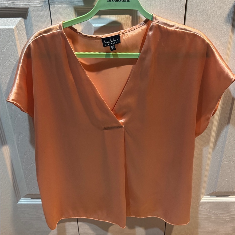 Nicole Miller Peach Satin V-Neck Cap Sleeve Blouse